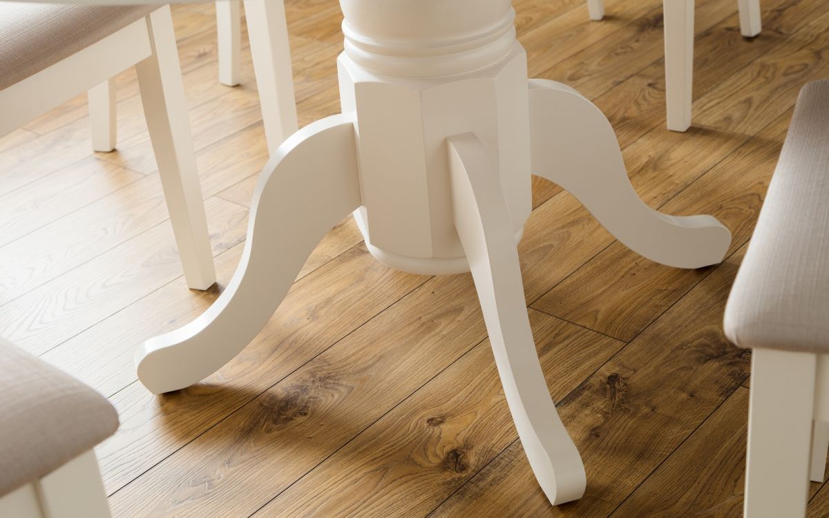 Stanmore Round to Oval Extending Dining Set