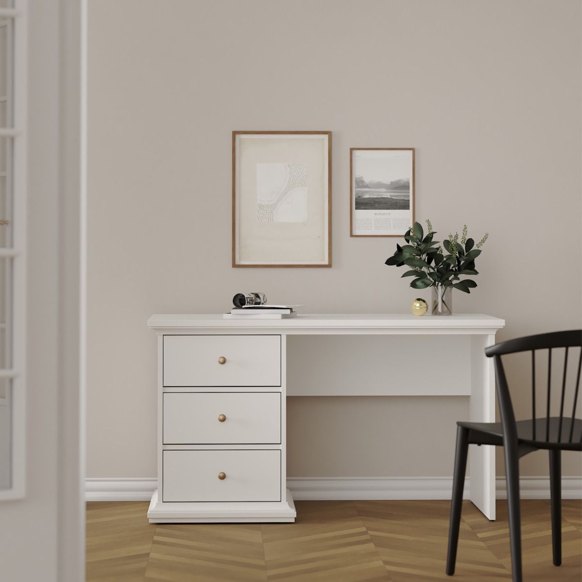 Paris Desk