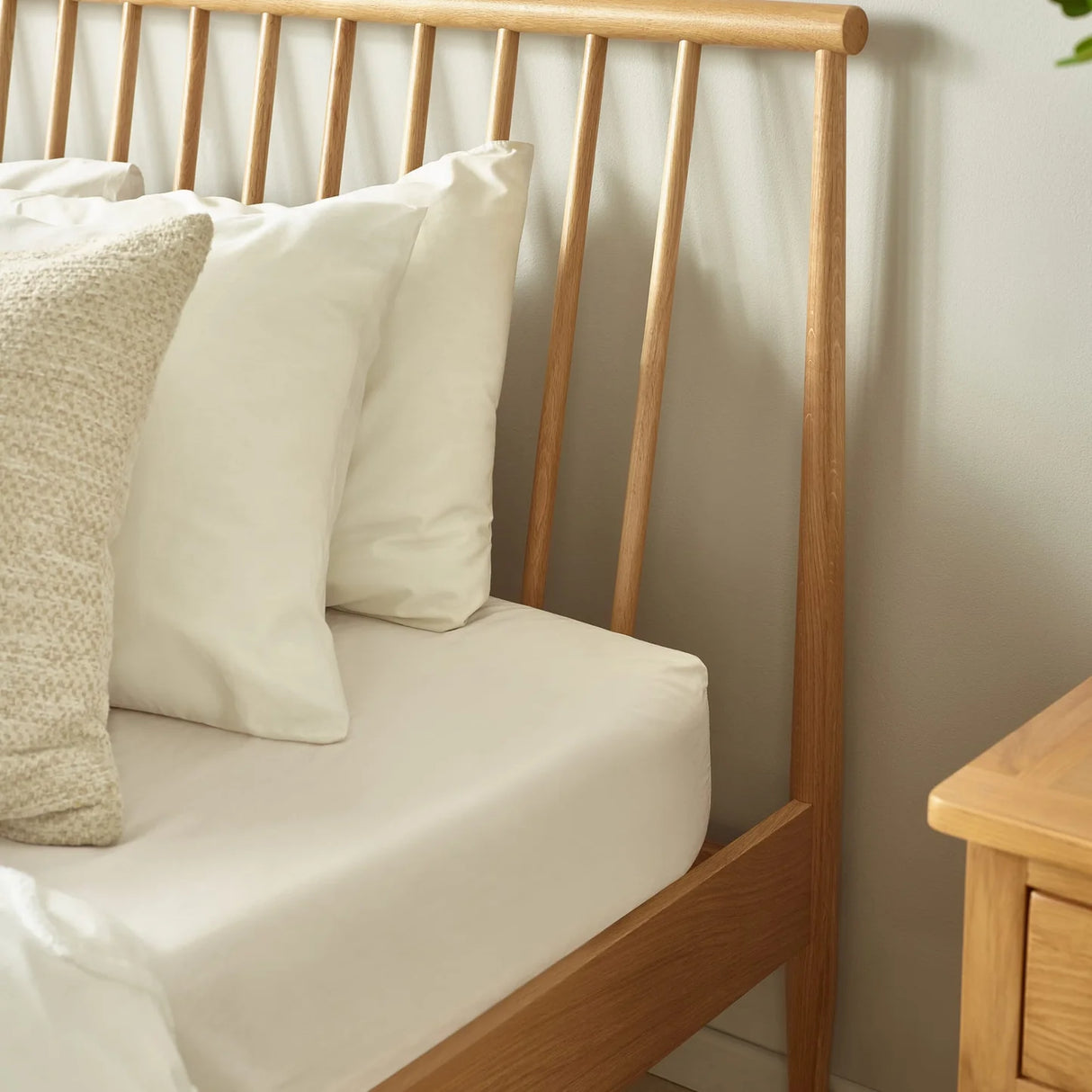 Belton Spindle Bed