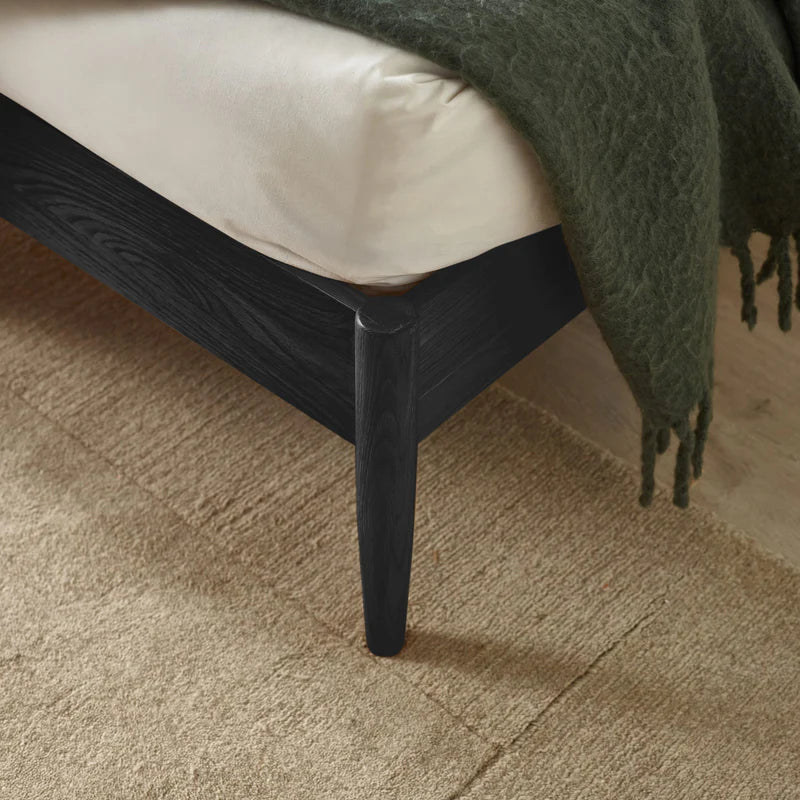 Belton Spindle Bed