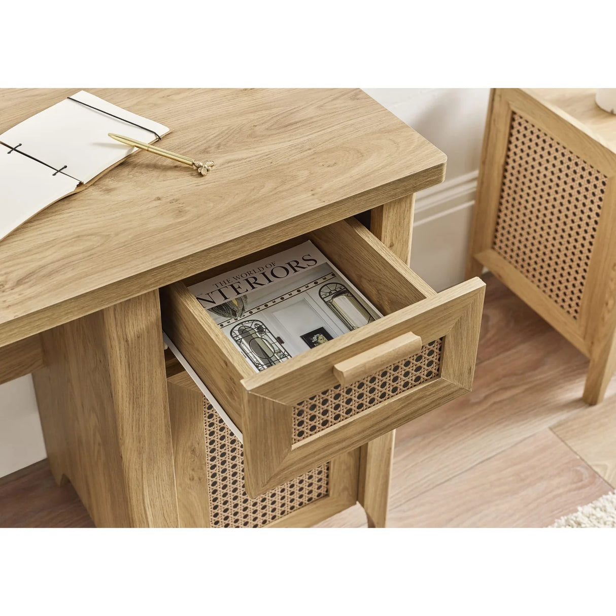 Sydney Desk