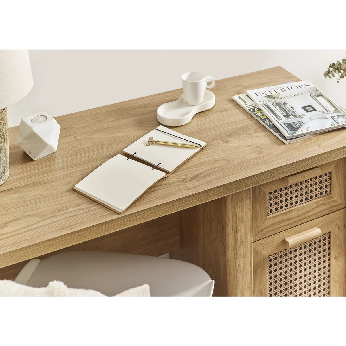 Sydney Desk