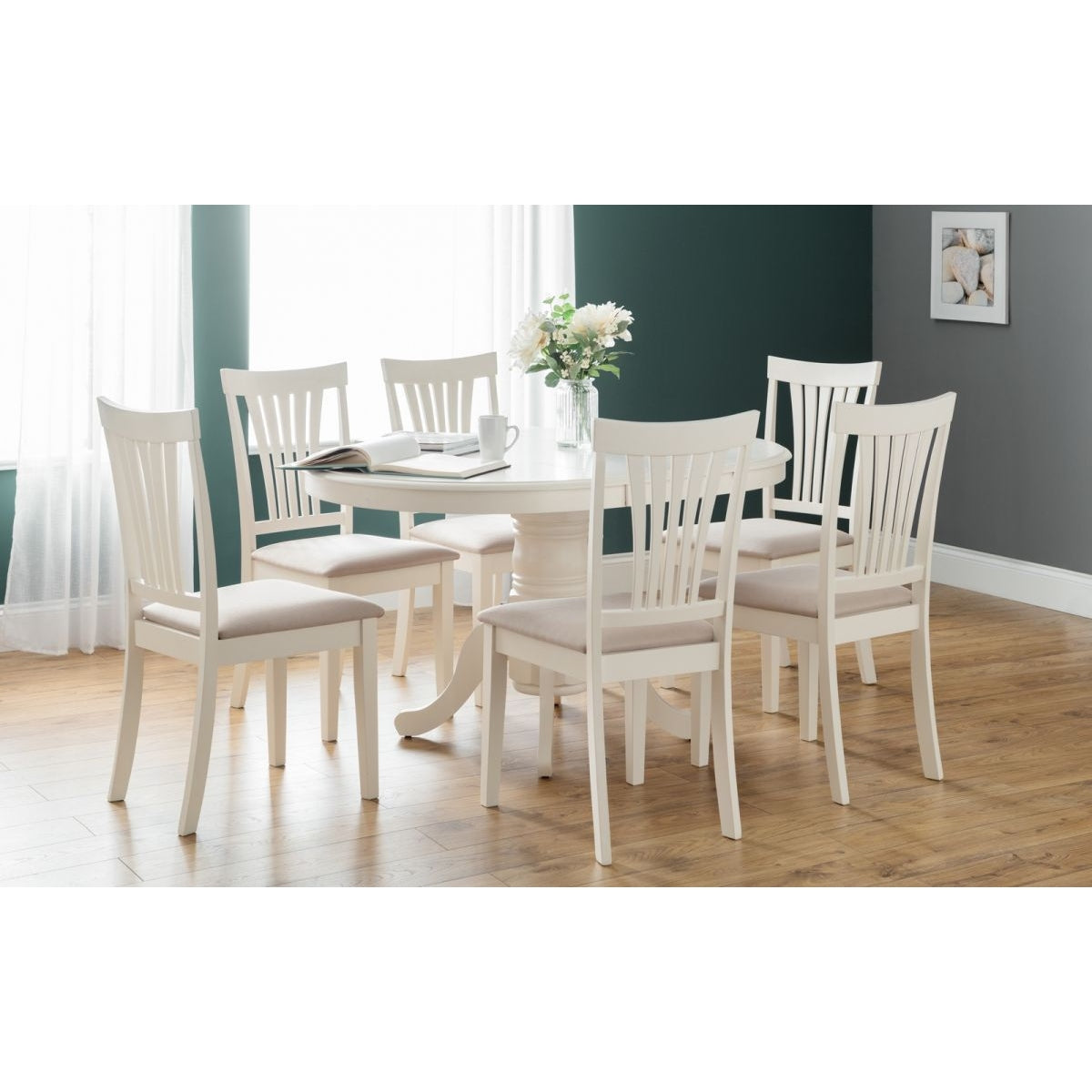 Stanmore Round to Oval Extending Dining Set