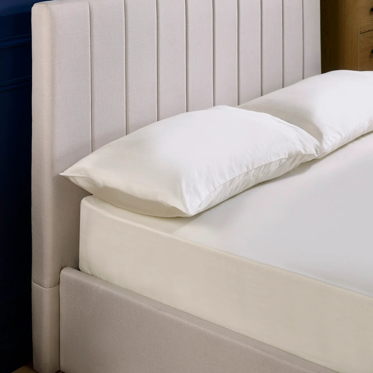 Aylen Lift-Up Ottoman Storage Bed