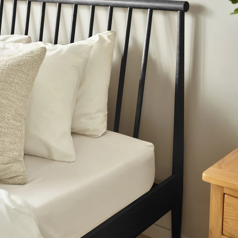 Belton Spindle Bed