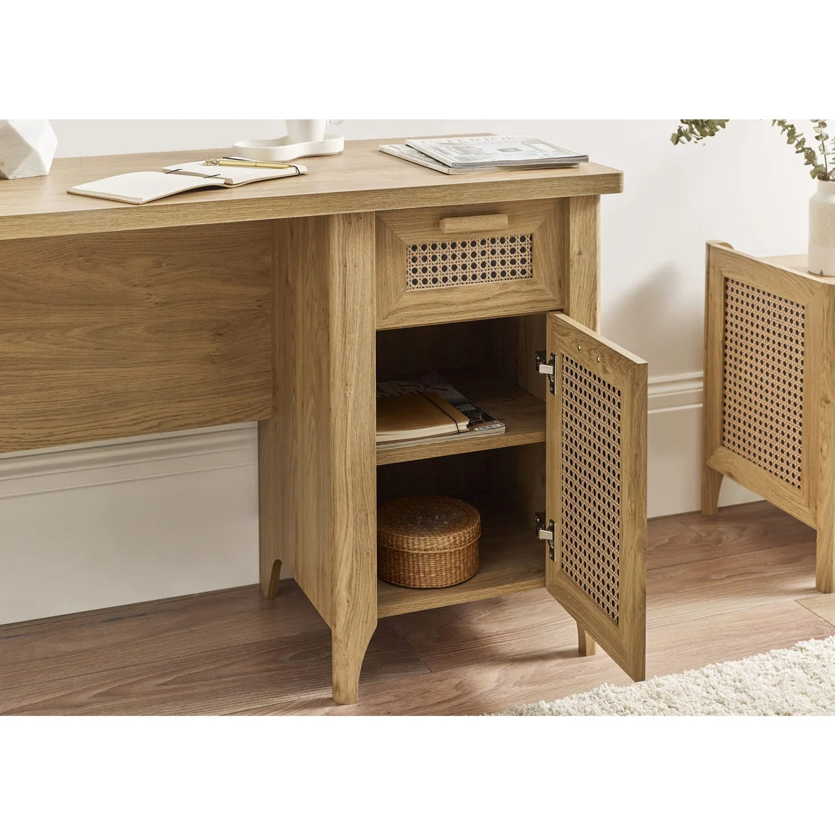 Sydney Desk