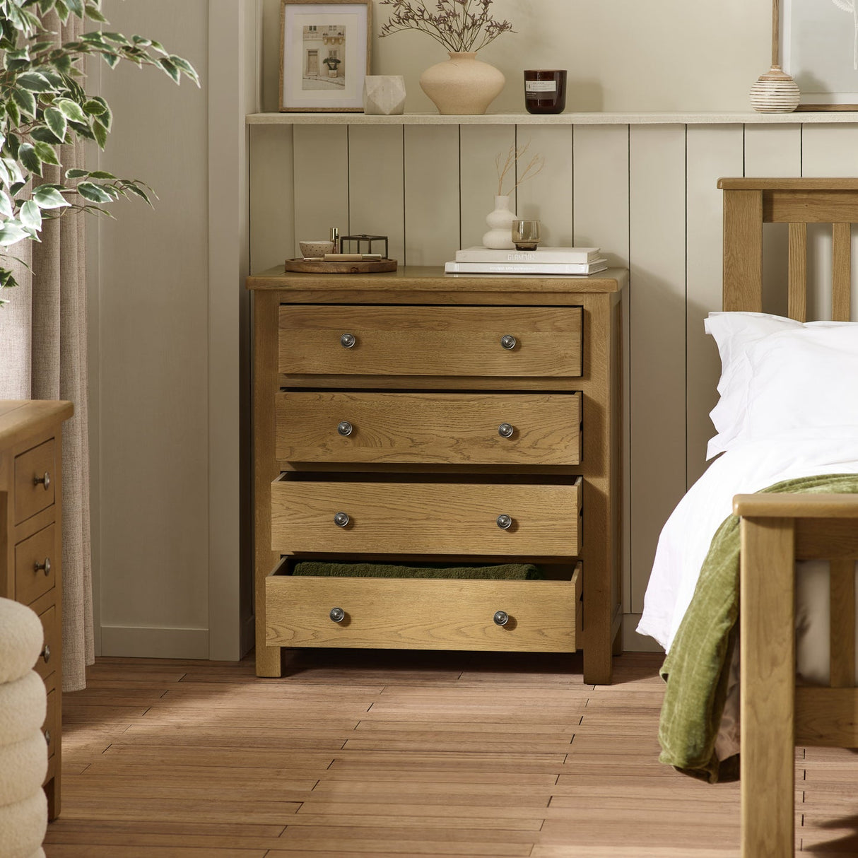 Windsor 4 Drawer Chest